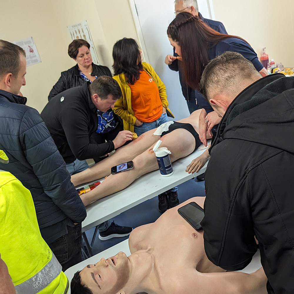 Learners adding moulage effects on SIMBODIES